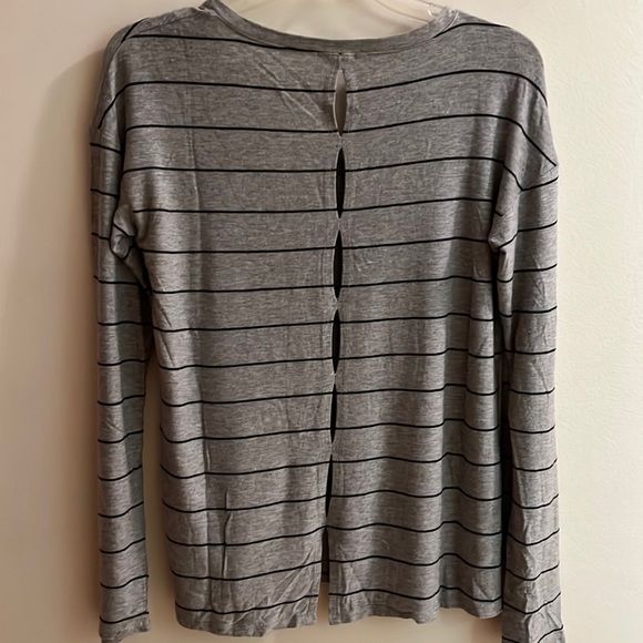 SPLENDID Stripe Pullover with Back Detail Size S - Picture 3 of 6